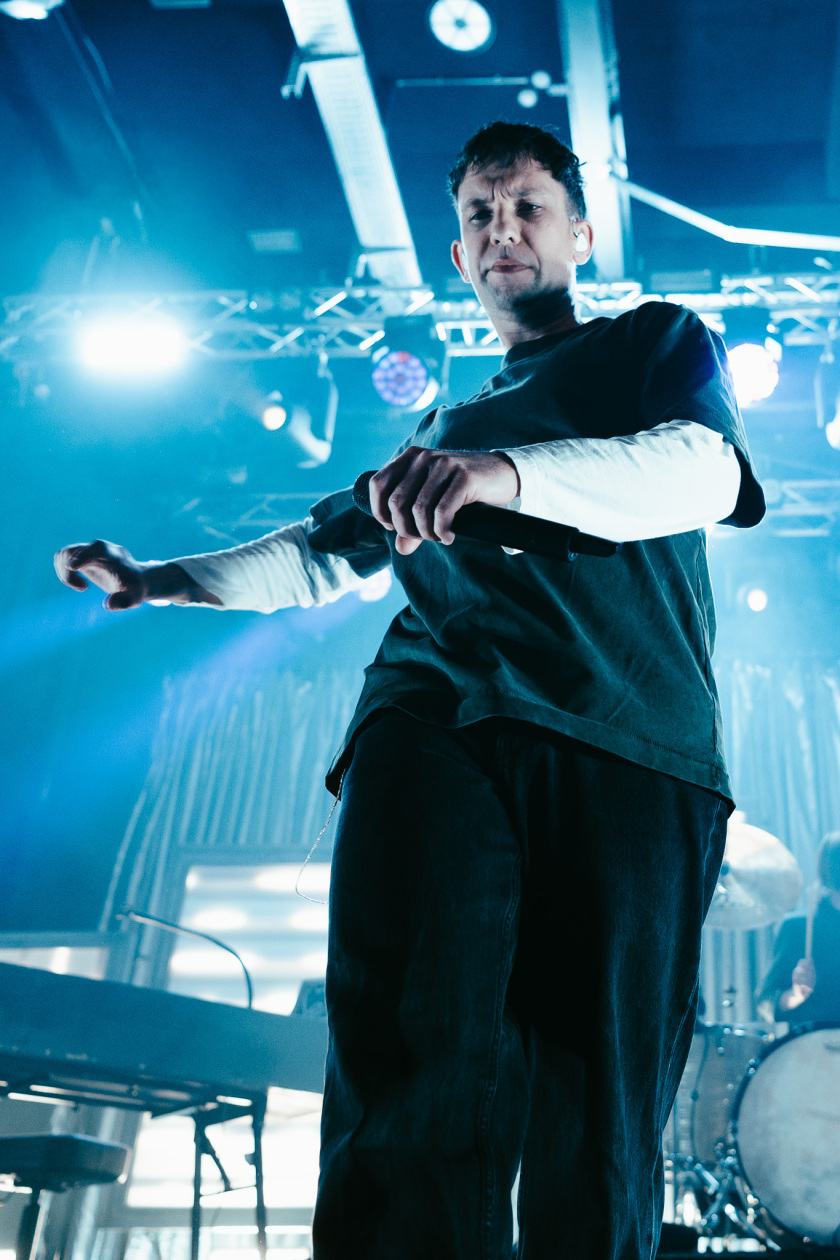 Mit Tiefgang ins Indieversum: der Thüringer mit Band live. – Betterov.