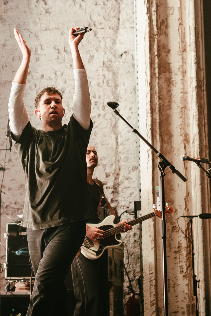 Mit Tiefgang ins Indieversum: der Thüringer mit Band live. – Betterov.