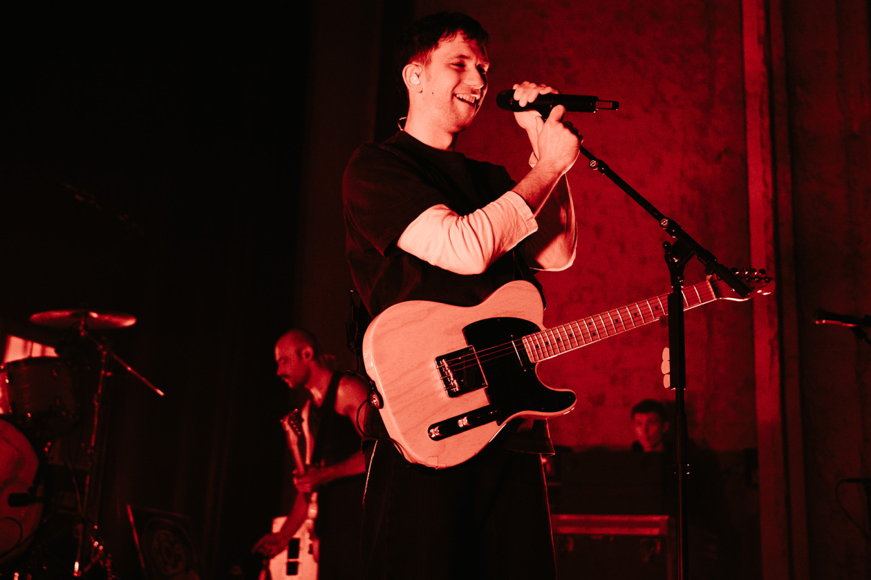 Mit Tiefgang ins Indieversum: der Thüringer mit Band live. – Betterov.