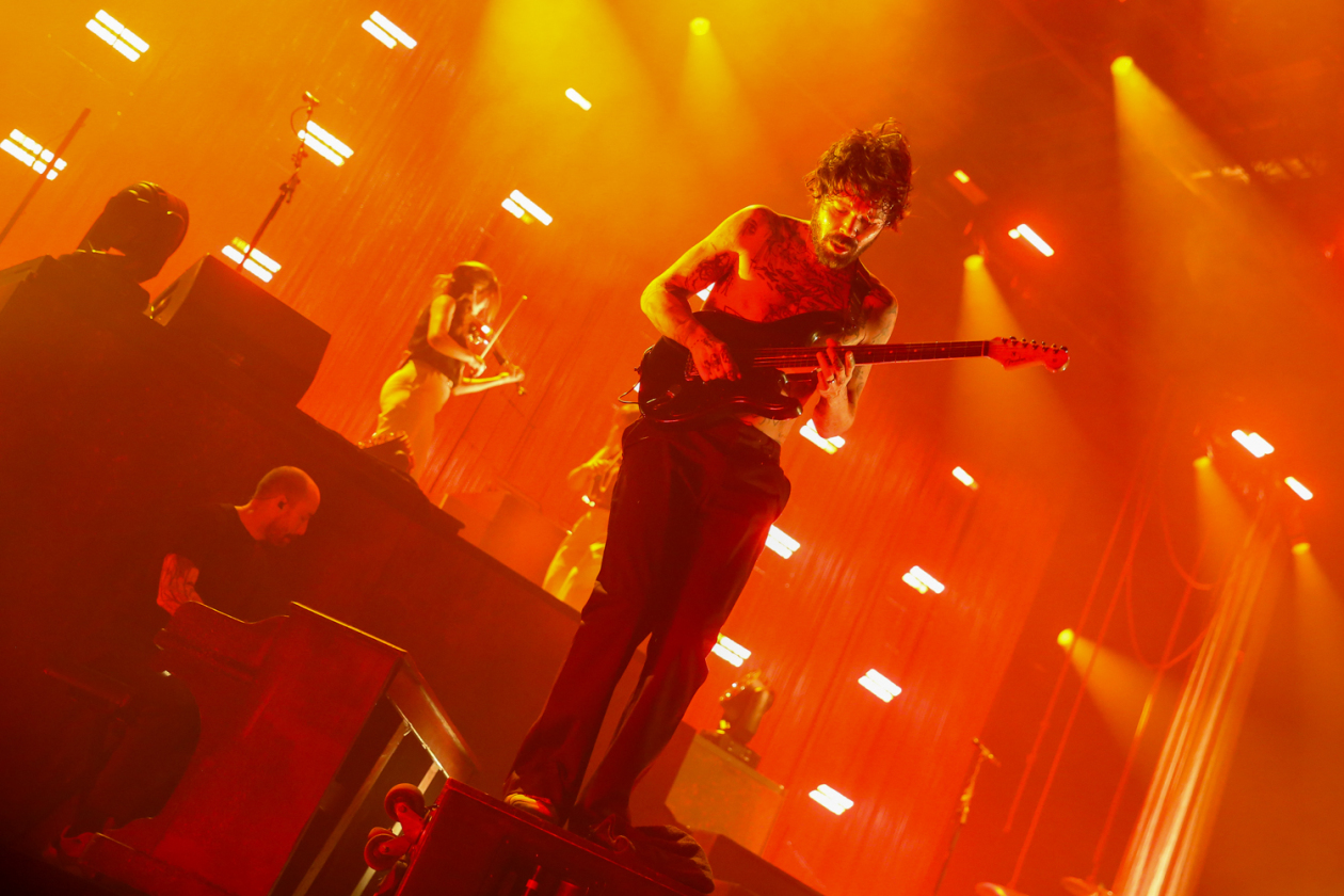 Die Schotten auf Tournee zu ihrem aktuellen Album "Futique" vor vollem Haus. – Biffy Clyro.