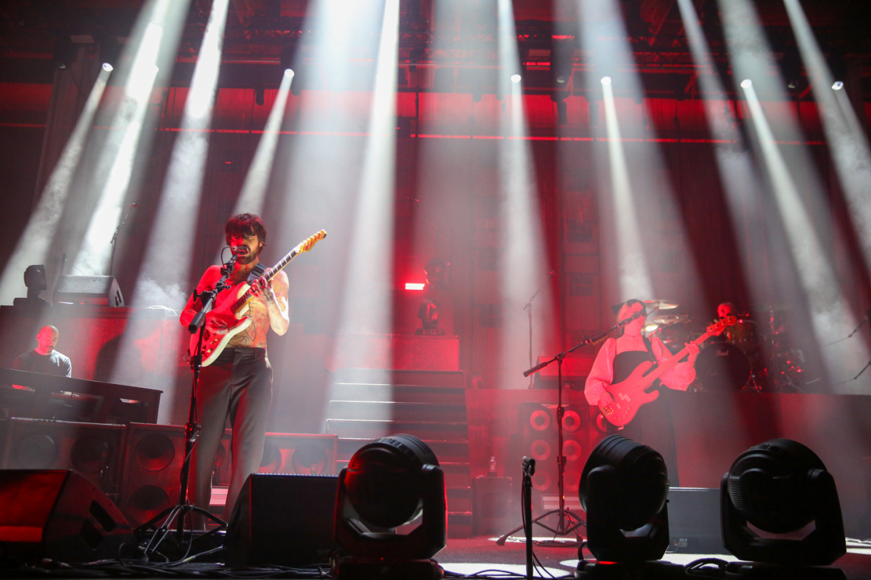 Die Schotten auf Tournee zu ihrem aktuellen Album "Futique" vor vollem Haus. – Biffy Clyro.