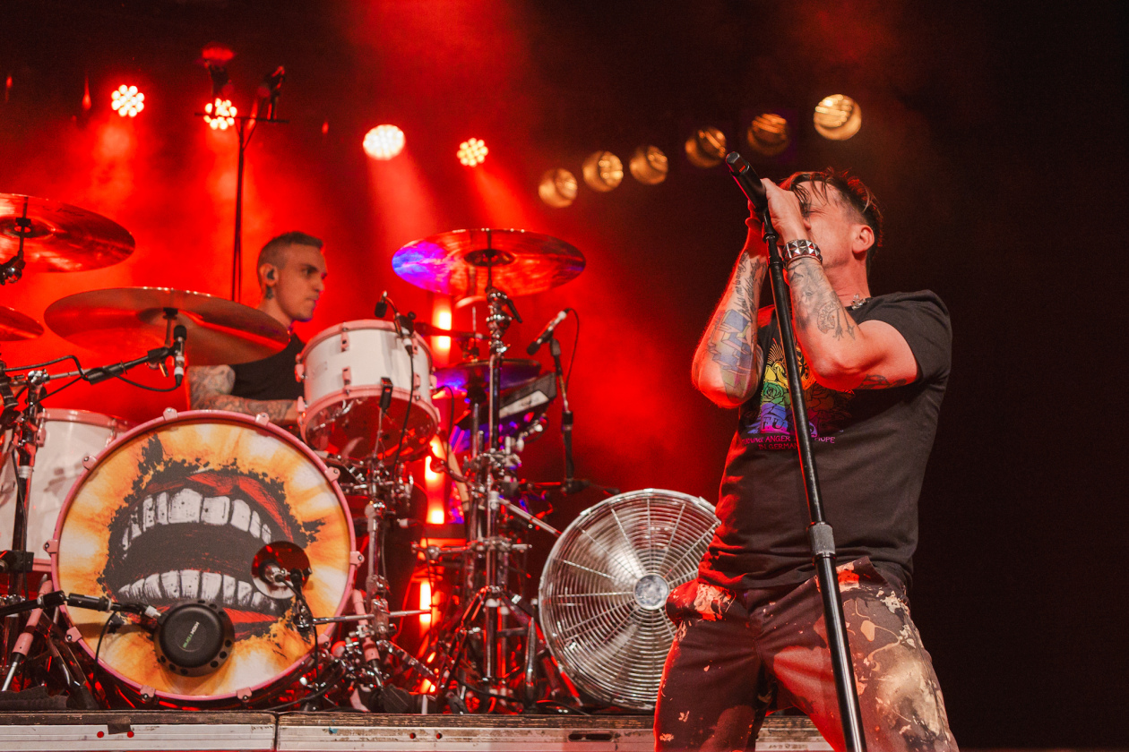 80 Minuten totale Euphorie im kleinen Rahmen: Die Kanadier auf "Billy Talent II"-Jubiläumstour. – Billy Talent.