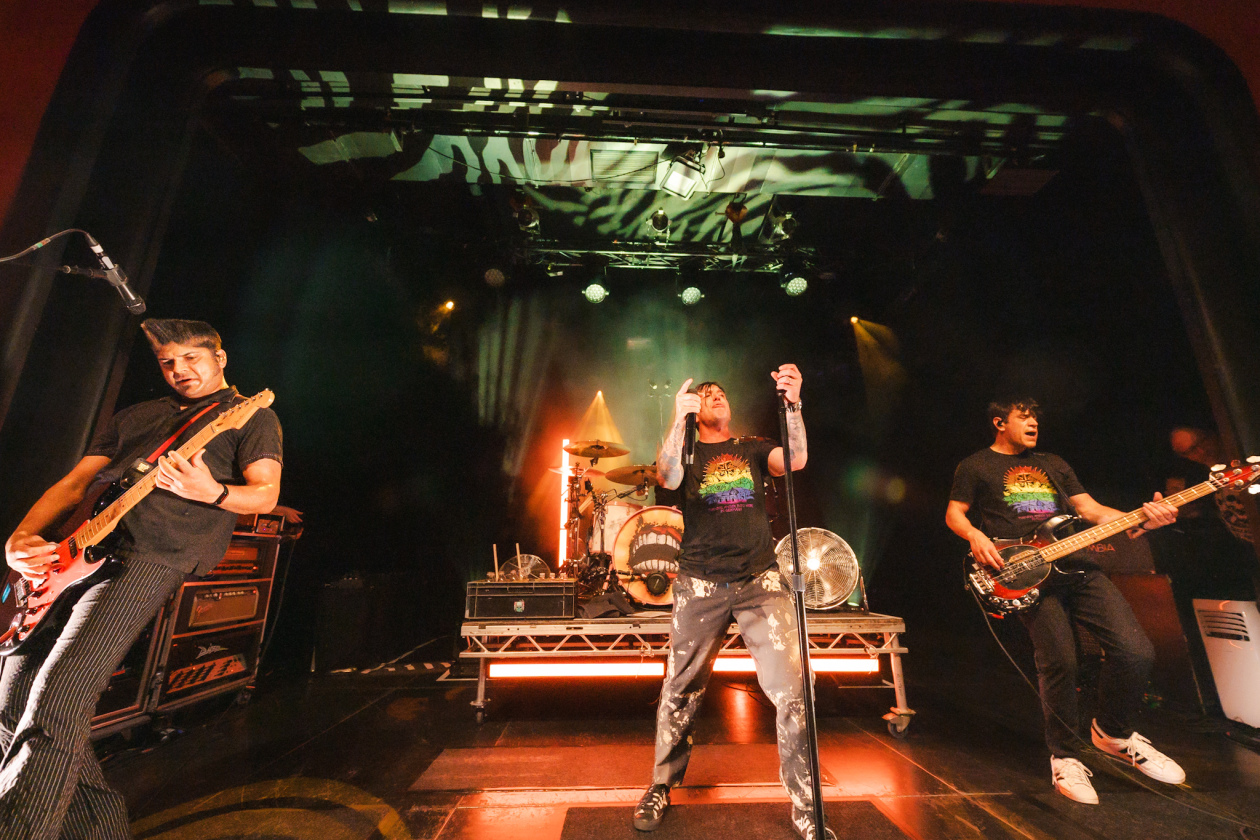 80 Minuten totale Euphorie im kleinen Rahmen: Die Kanadier auf "Billy Talent II"-Jubiläumstour. – Billy Talent.