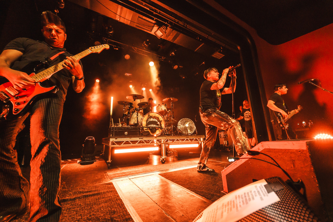 80 Minuten totale Euphorie im kleinen Rahmen: Die Kanadier auf "Billy Talent II"-Jubiläumstour. – Billy Talent.