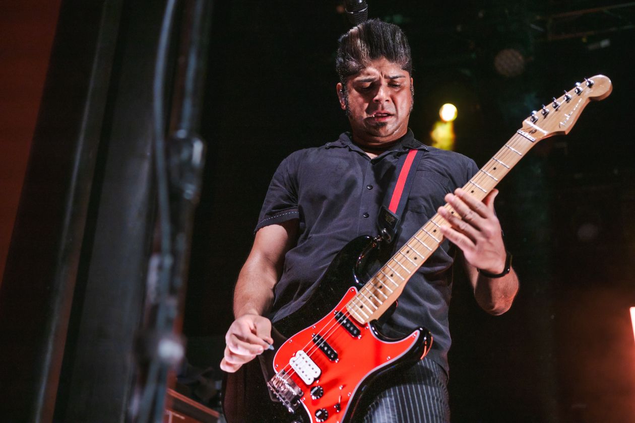 80 Minuten totale Euphorie im kleinen Rahmen: Die Kanadier auf "Billy Talent II"-Jubiläumstour. – Ian D'Sa.