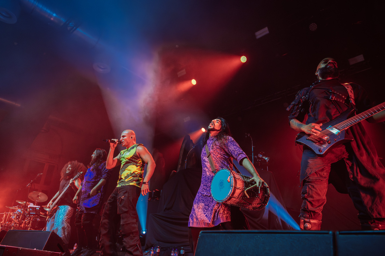 Die Metal-Shootingstars aus Indien live. – Bloodywood.