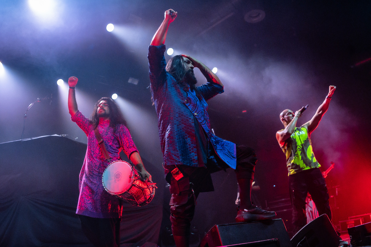 Die Metal-Shootingstars aus Indien live. – Bloodywood.