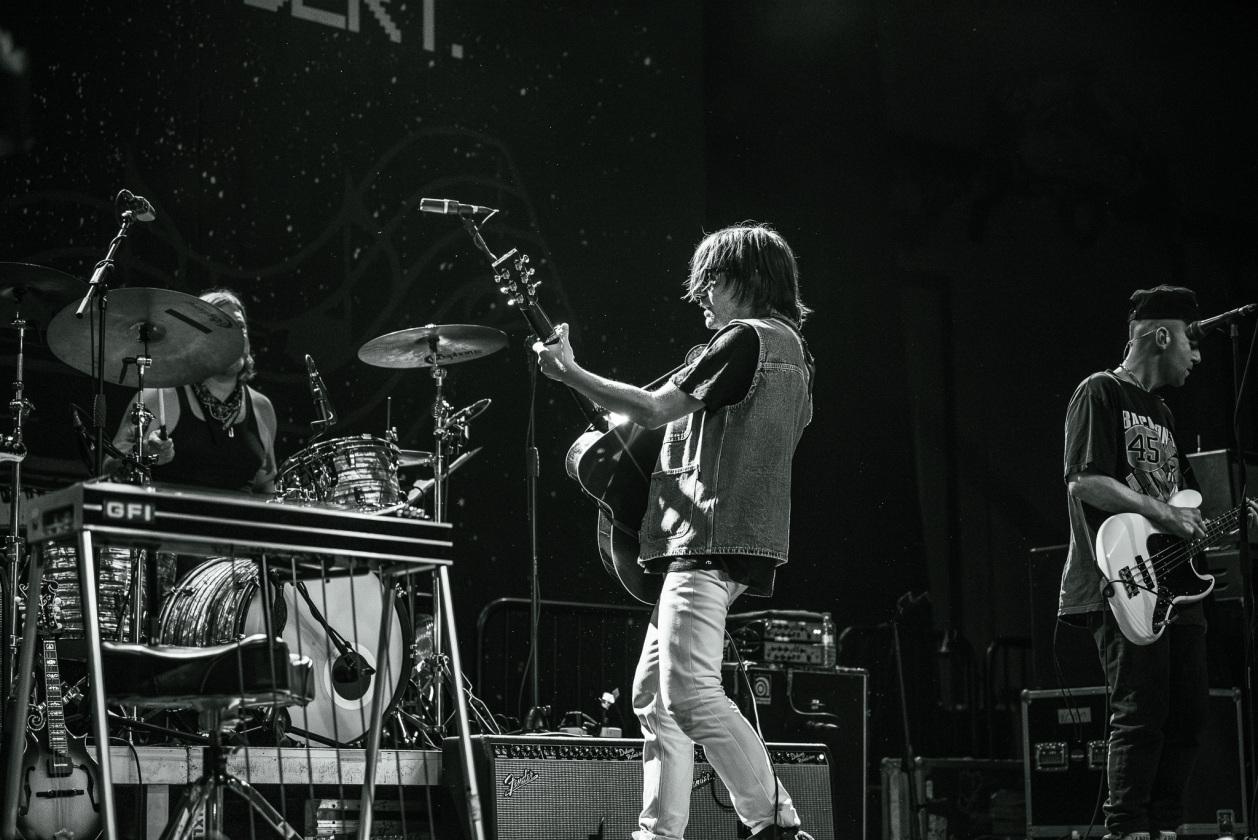 Viel Emotion und Weltschmerz: Conor Oberst und Band verzücken ihre Fans. – Bright Eyes.