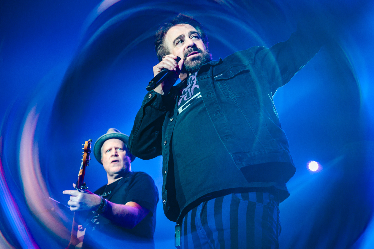 Die 90er-Stars sorgten für romantische Stimmung im ausverkauften Huxleys. – Counting Crows.