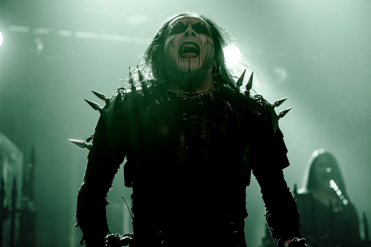 Schwärzer geht es kaum: Dani Filth und Band. – Cradle Of Filth