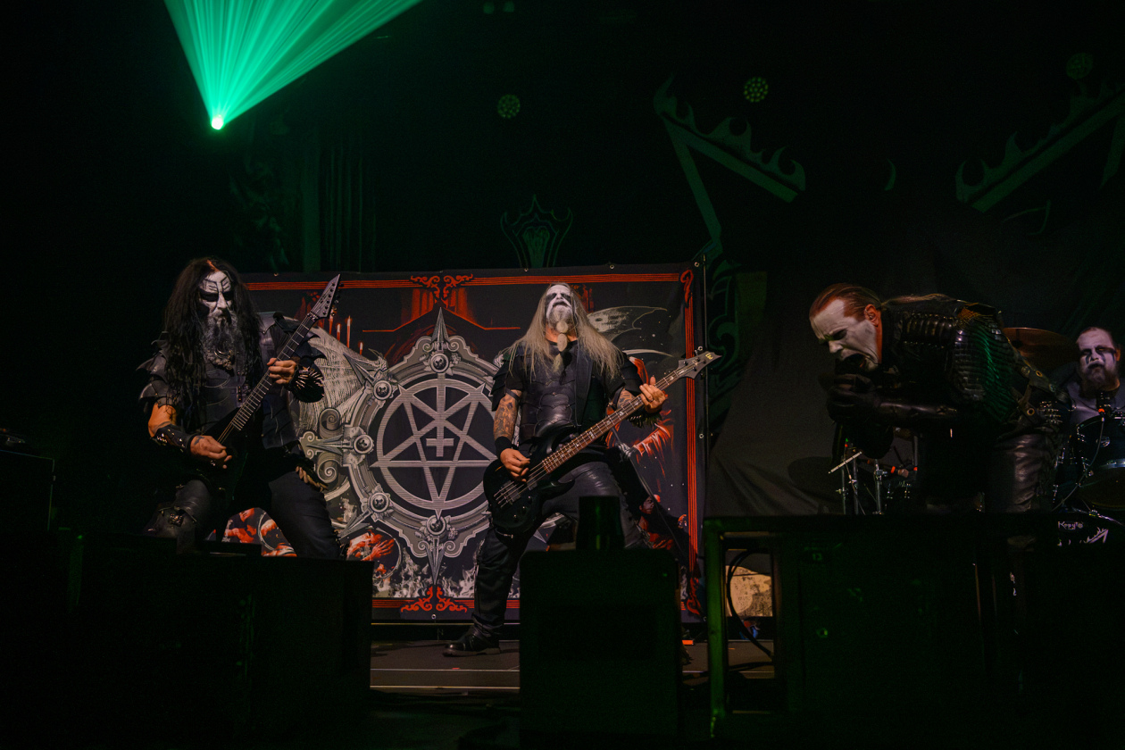 Die schwedische Band unterwegs mit Dimmu Borgir und Behemoth. – Dark Funeral.