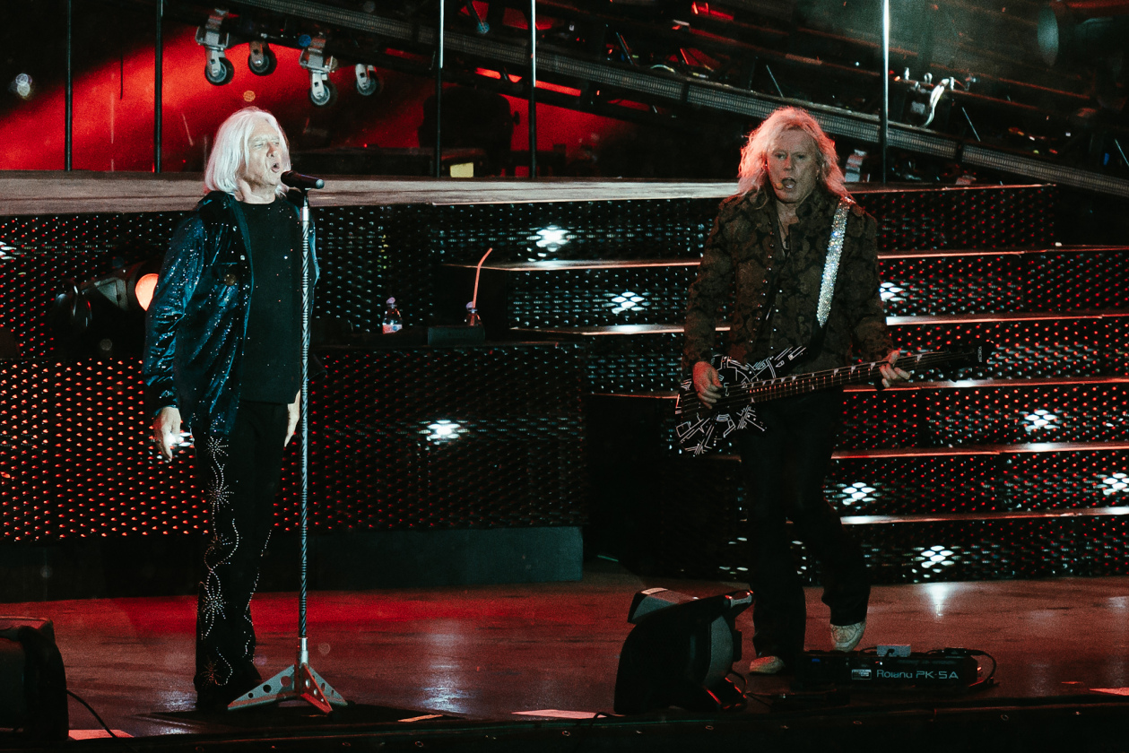 Die Amerikaner traten zum ersten Mal in ihrer seit Jahrzehnten andauernden Karriere in Wacken auf. – Def Leppard.