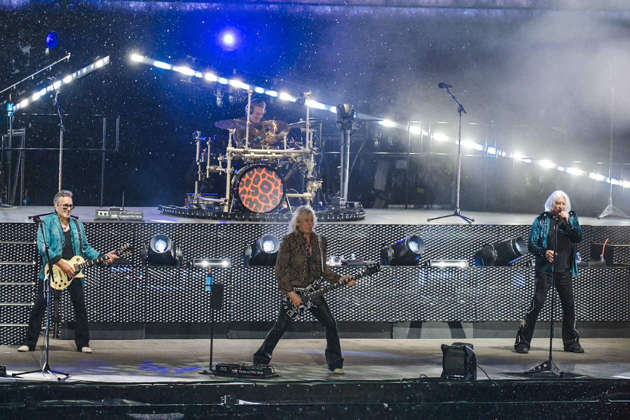 Die Amerikaner traten zum ersten Mal in ihrer seit Jahrzehnten andauernden Karriere in Wacken auf. – Def Leppard.