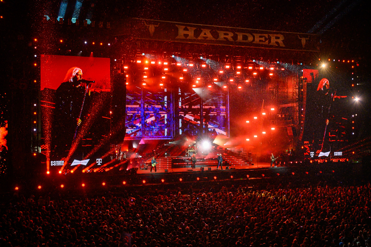 Die Amerikaner traten zum ersten Mal in ihrer seit Jahrzehnten andauernden Karriere in Wacken auf. – Def Leppard.
