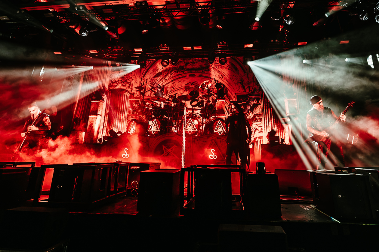 Die Norweger auf rabenschwarzer Tour mit Behemoth. – Dimmu Borgir.