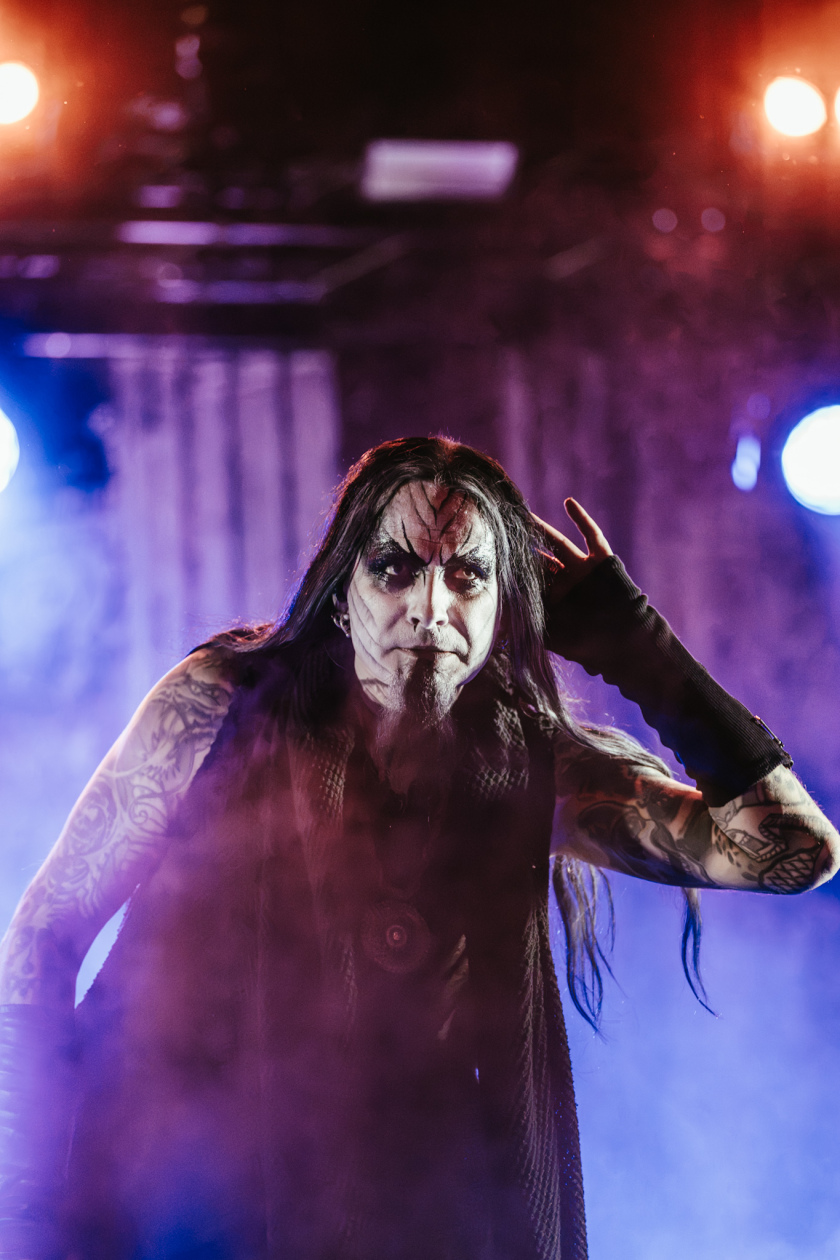 Die Norweger auf rabenschwarzer Tour mit Behemoth. – Dimmu Borgir.
