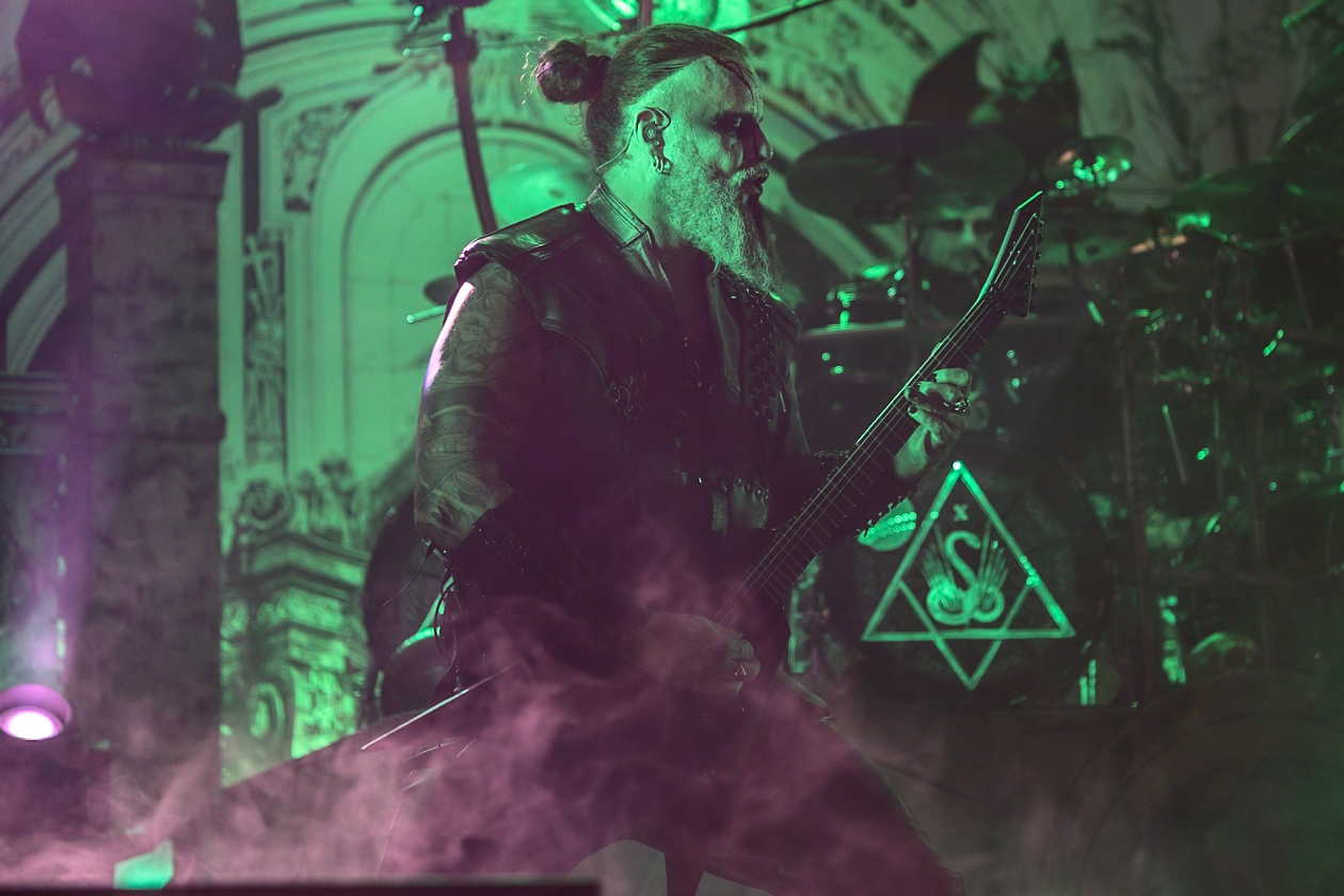 Die Norweger auf rabenschwarzer Tour mit Behemoth. – Dimmu Borgir.