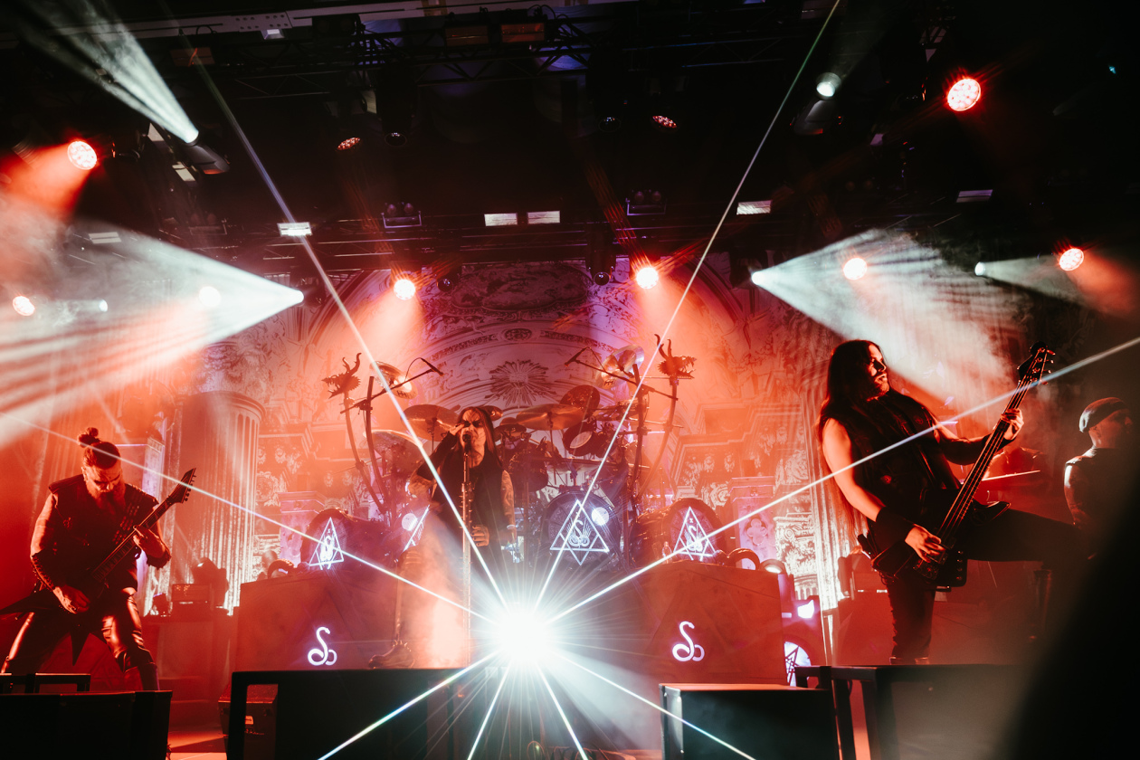 Die Norweger auf rabenschwarzer Tour mit Behemoth. – Dimmu Borgir.