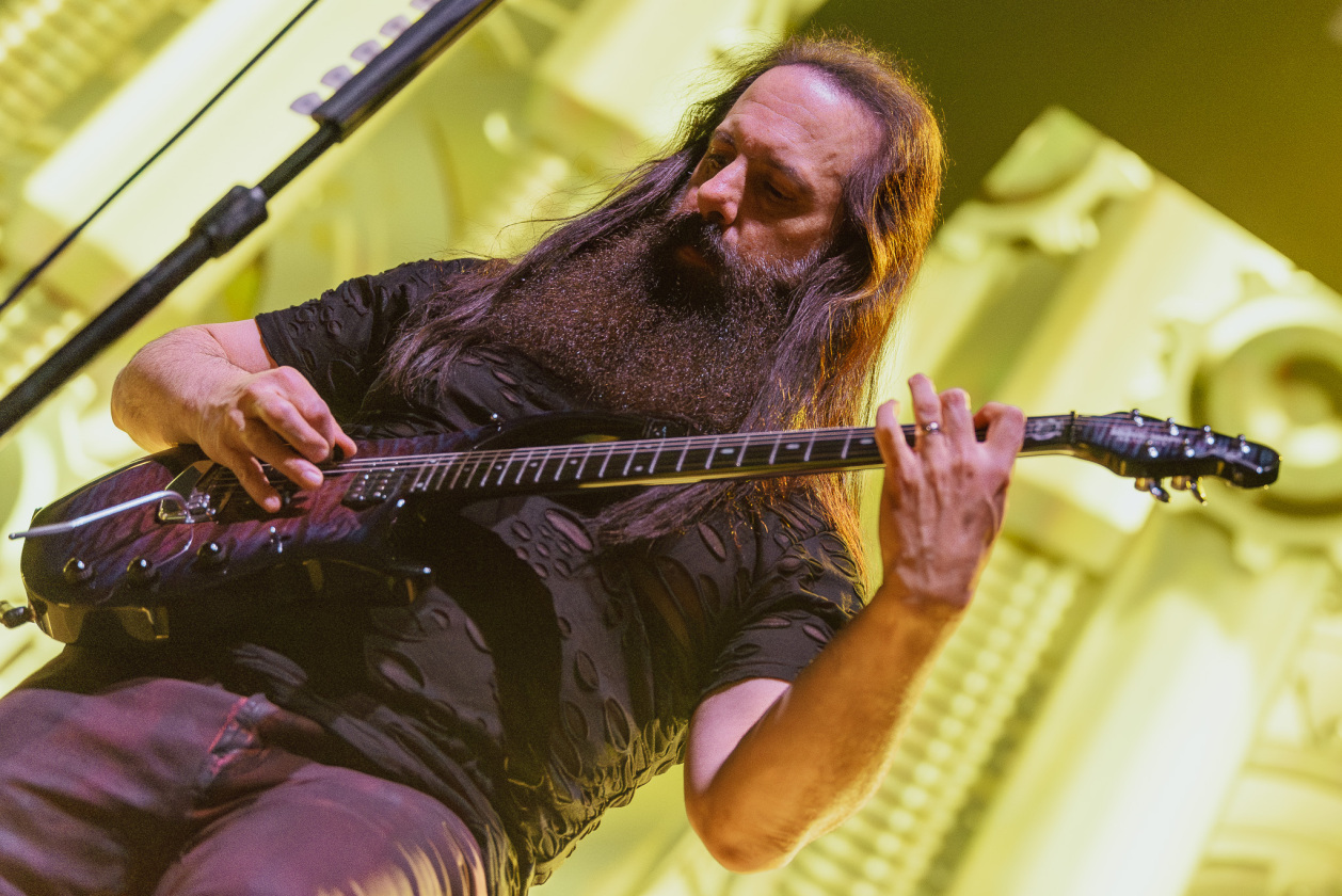 Dream Theater – Das Deutschland-Comeback der Prog-Metal-Größen mit Mike Portnoy an den Drums. – John Petrucci.