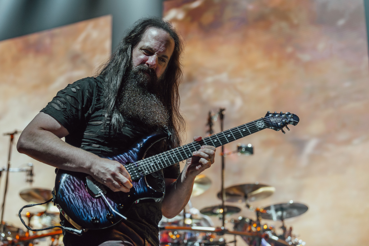 Dream Theater – Das Deutschland-Comeback der Prog-Metal-Größen mit Mike Portnoy an den Drums. – John Petrucci.