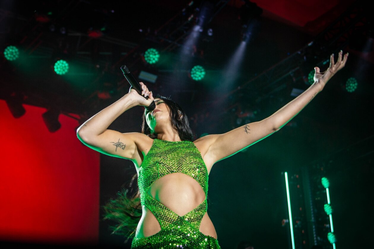 Dua Lipa kehrt als Headlinerin zum Roskilde Festival zurück. – Dua Lipa.