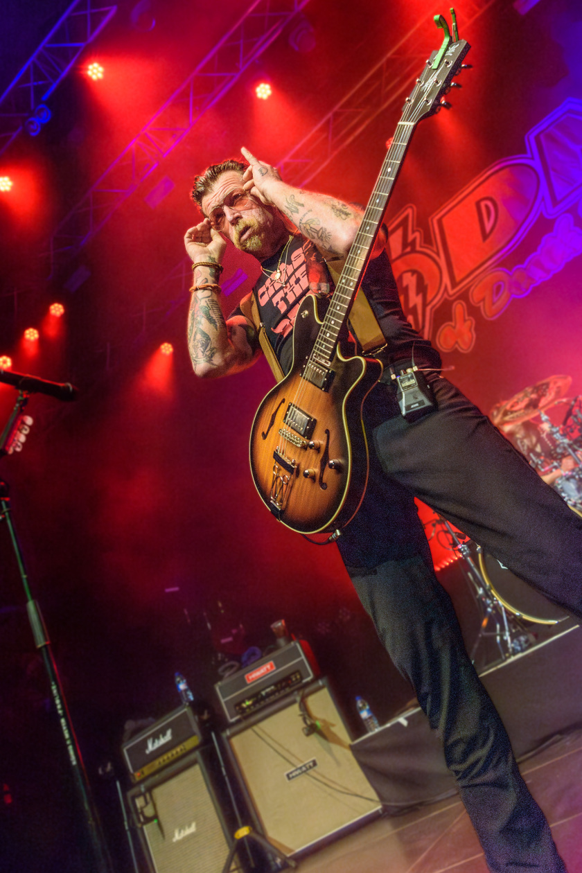 Liebe für alle von Jesse Hughes und Co. im proppevollen Kesselhaus. – Eagles Of Death Metal.