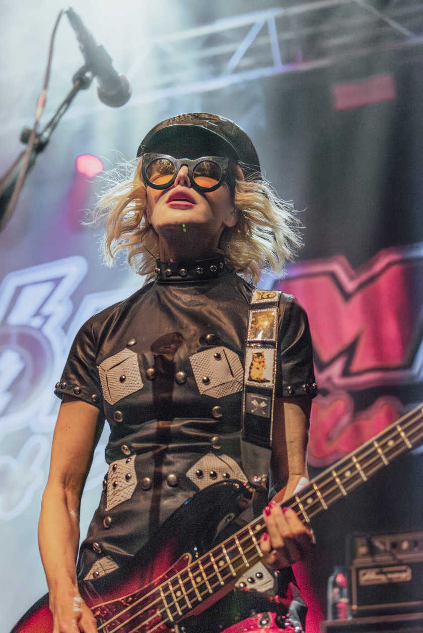 Eagles Of Death Metal – Liebe für alle von Jesse Hughes und Co. im proppevollen Kesselhaus. – Jennie.