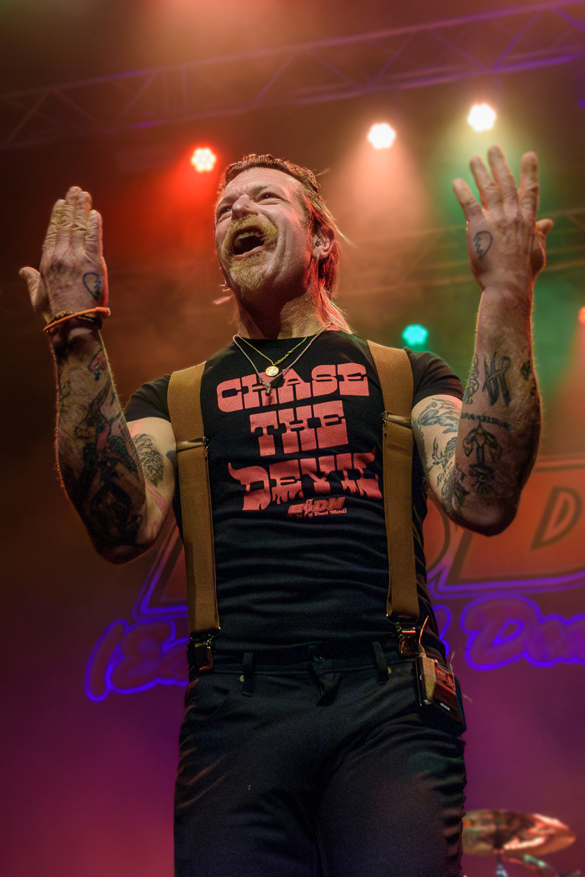 Eagles Of Death Metal – Liebe für alle von Jesse Hughes und Co. im proppevollen Kesselhaus. – Jesse.