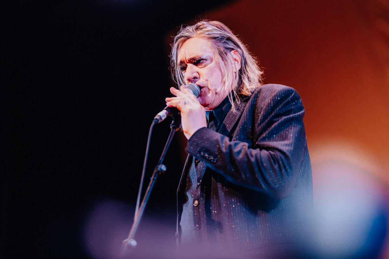 Einstürzende Neubauten – Blixa Bargeld und Band lieferten die erwartbar intensive Erfahrung. – Blixa Bargeld,