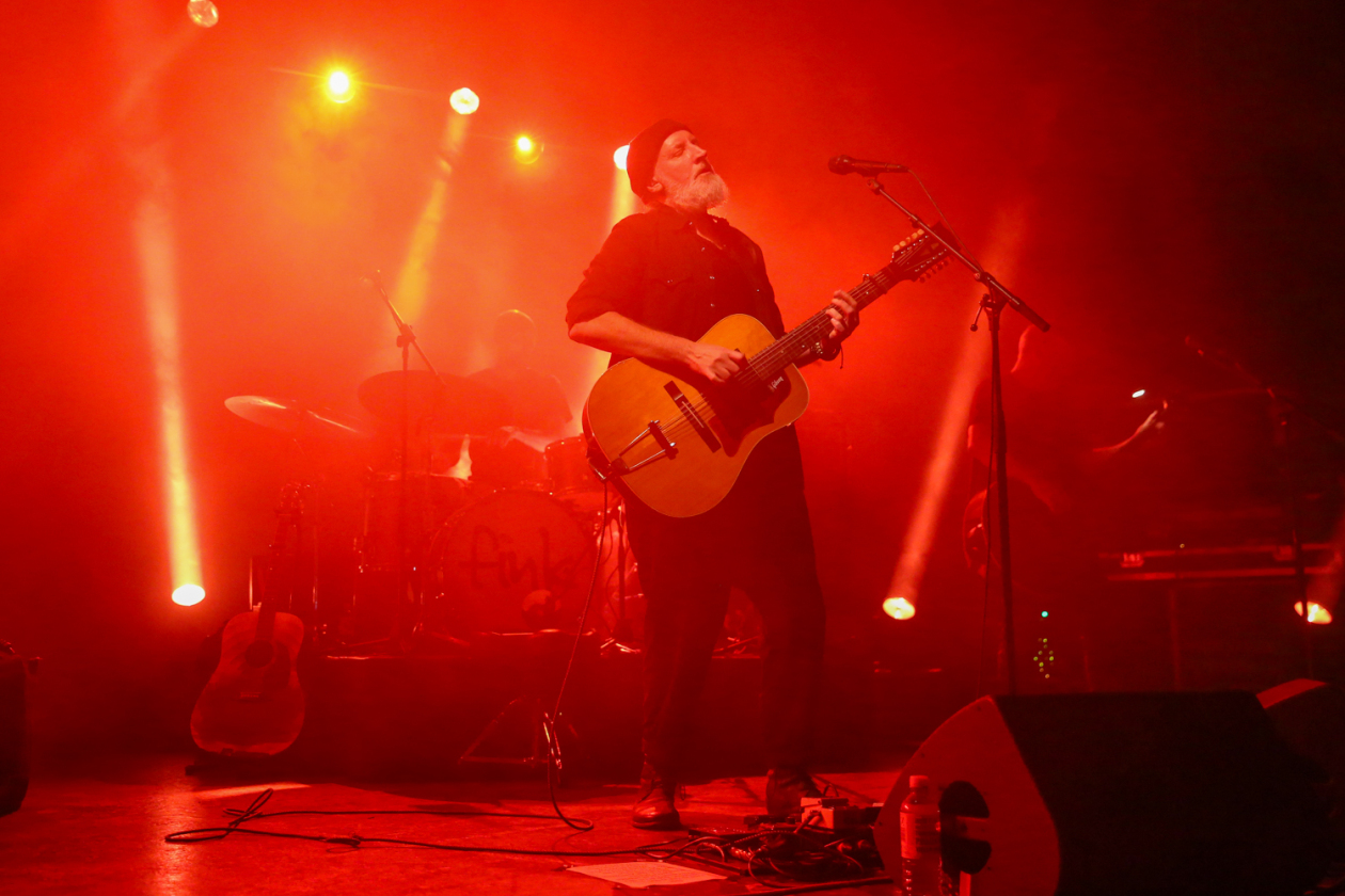 Fink (UK) – Mit dem aktuellen Album "The City Is Coming To Erase It All" auf Europatour. – Fink.