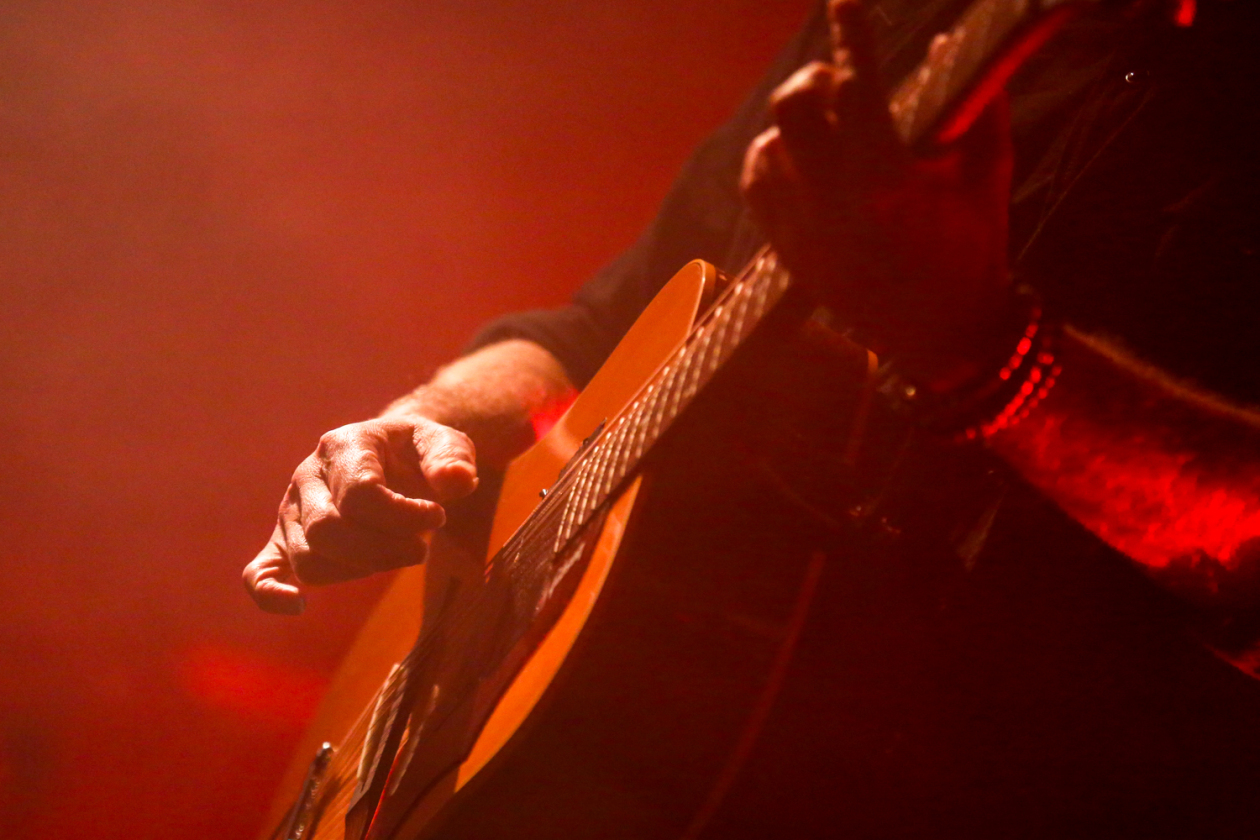 Fink (UK) – Mit dem aktuellen Album "The City Is Coming To Erase It All" auf Europatour. – Fink.