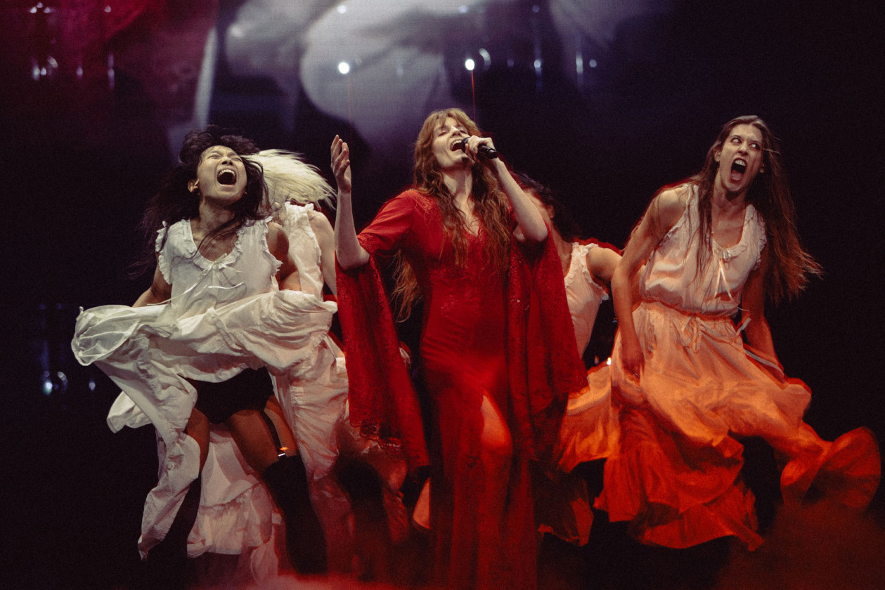 Ausgewählte Bilder von der Tour zum Album "Everybody Scream". – Florence And The Machine.