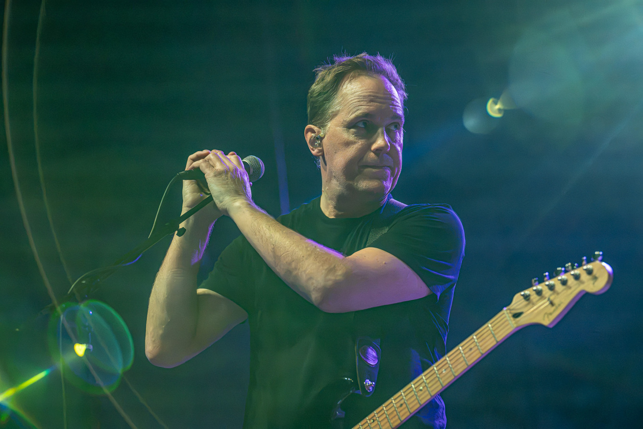 Hollywood-Star Keanu Reeves und Band auf Europatour. – Bret Domrose.