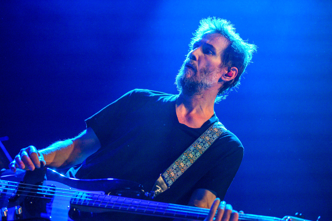Hollywood-Star Keanu Reeves und Band auf Europatour. – Keanu Reeves.
