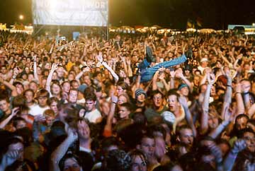 Bizarre Festival 2001 – Zuschauer vor der Hauptbühne