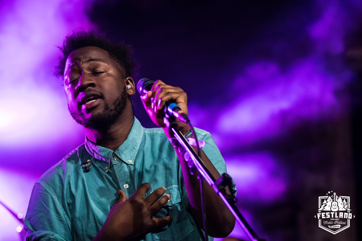 Kelvin Jones, Alex Clare, Lemo u.a. bei der Erstauflage in Mayrhofen. – Kelvin Jones live.