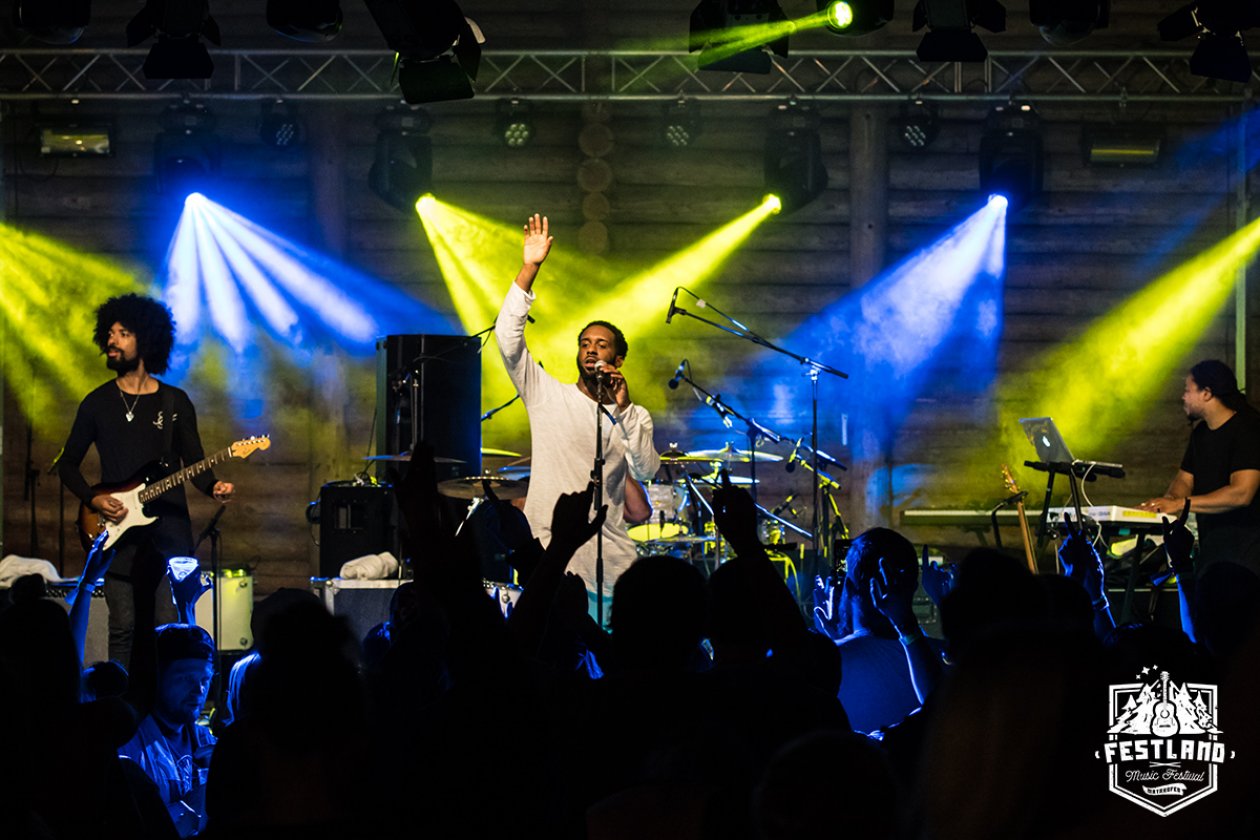 Kelvin Jones, Alex Clare, Lemo u.a. bei der Erstauflage in Mayrhofen. – Shakka.