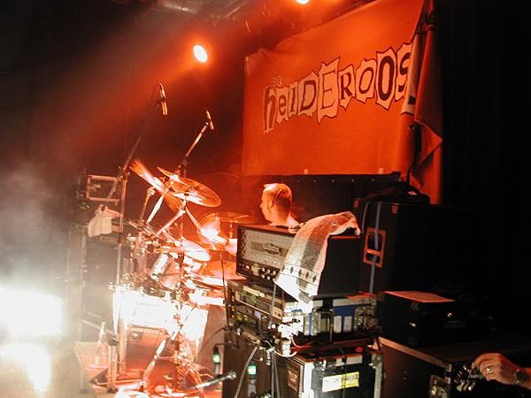 Der Drummer schwitzt.