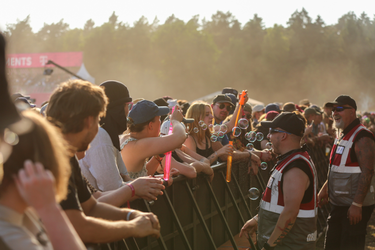 Sonne satt in Scheeßel. Es ist angerichtet!: Rise Against, Biffy Clyro, Olli Schulz, Hot Water Music u.a. – Bubbles!