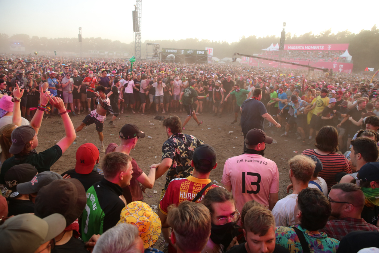 Sonne satt in Scheeßel. Es ist angerichtet!: Rise Against, Biffy Clyro, Olli Schulz, Hot Water Music u.a. – Electrisiert!