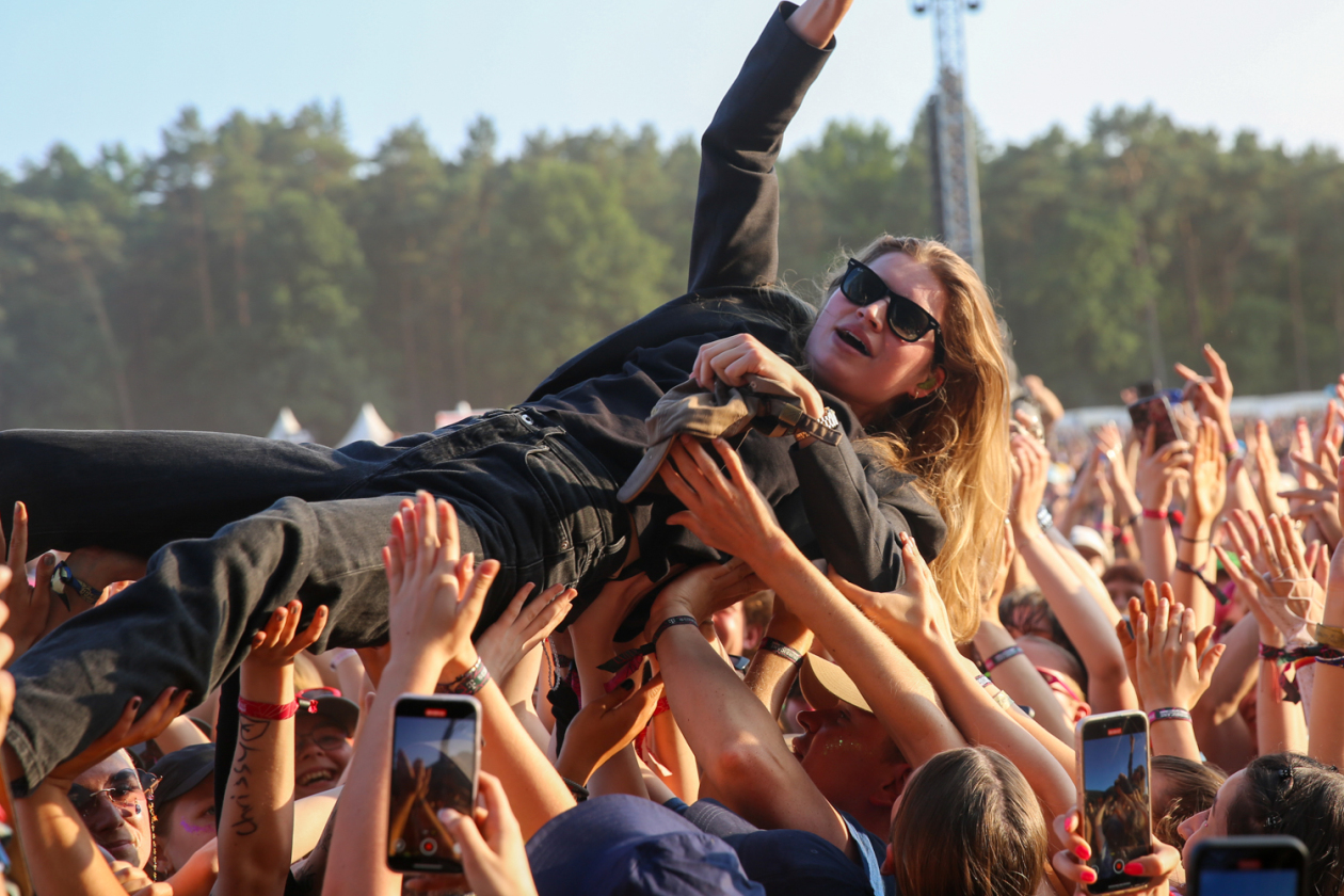 Sonne satt in Scheeßel. Es ist angerichtet!: Rise Against, Biffy Clyro, Olli Schulz, Hot Water Music u.a. – Girl In Red.