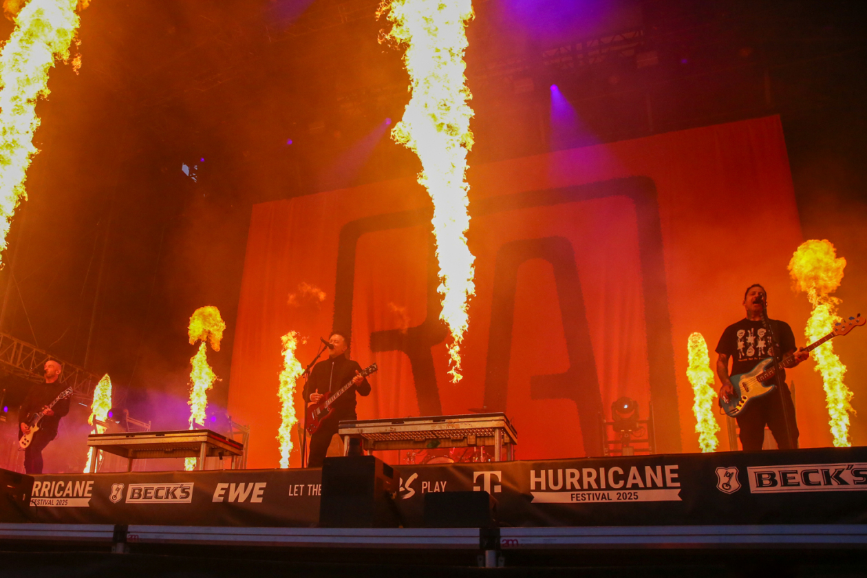 Sonne satt in Scheeßel. Es ist angerichtet!: Rise Against, Biffy Clyro, Olli Schulz, Hot Water Music u.a. – Rise Against.