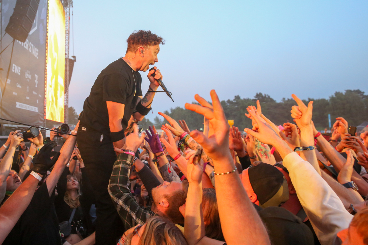 Sonne satt in Scheeßel. Es ist angerichtet!: Rise Against, Biffy Clyro, Olli Schulz, Hot Water Music u.a. – Rise Against.