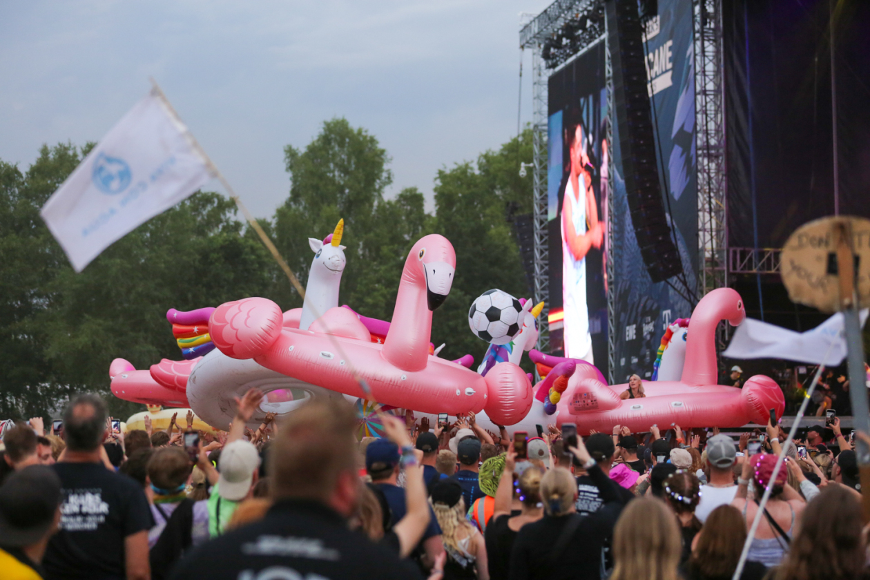 Sonne satt in Scheeßel: Rise Against, Electric Callboy, Biffy Clyro, Olli Schulz, The Prodigy, Hot Water Music u.a. – SDP.