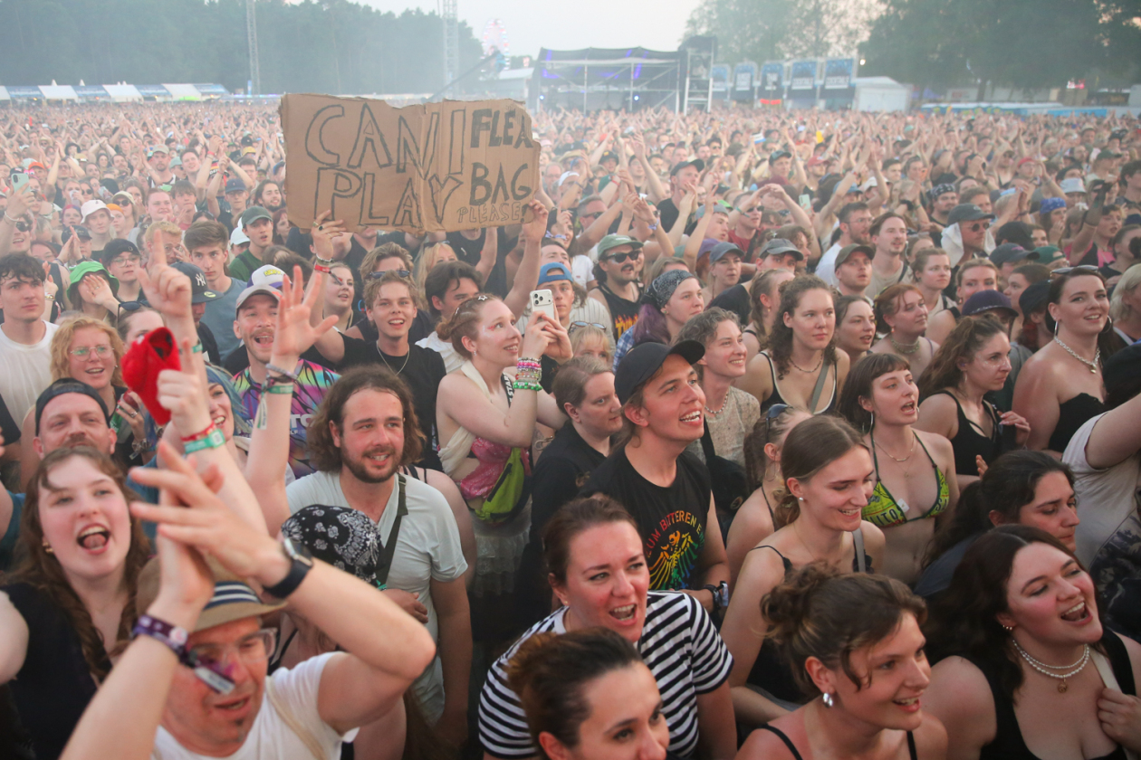 Sommer über dem Eichenring: Kraftklub, The Offspring, Donots, Yungblud u.a. feiern mit fast 80.000 Fans. – Auf die Bühne, bitte!