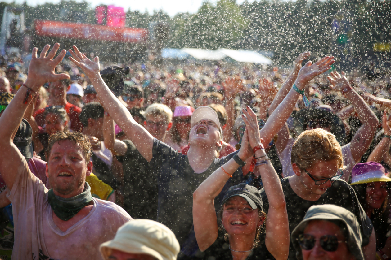 Sommer über dem Eichenring: Kraftklub, The Offspring, Donots, Yungblud u.a. feiern mit fast 80.000 Fans. – Cool down.