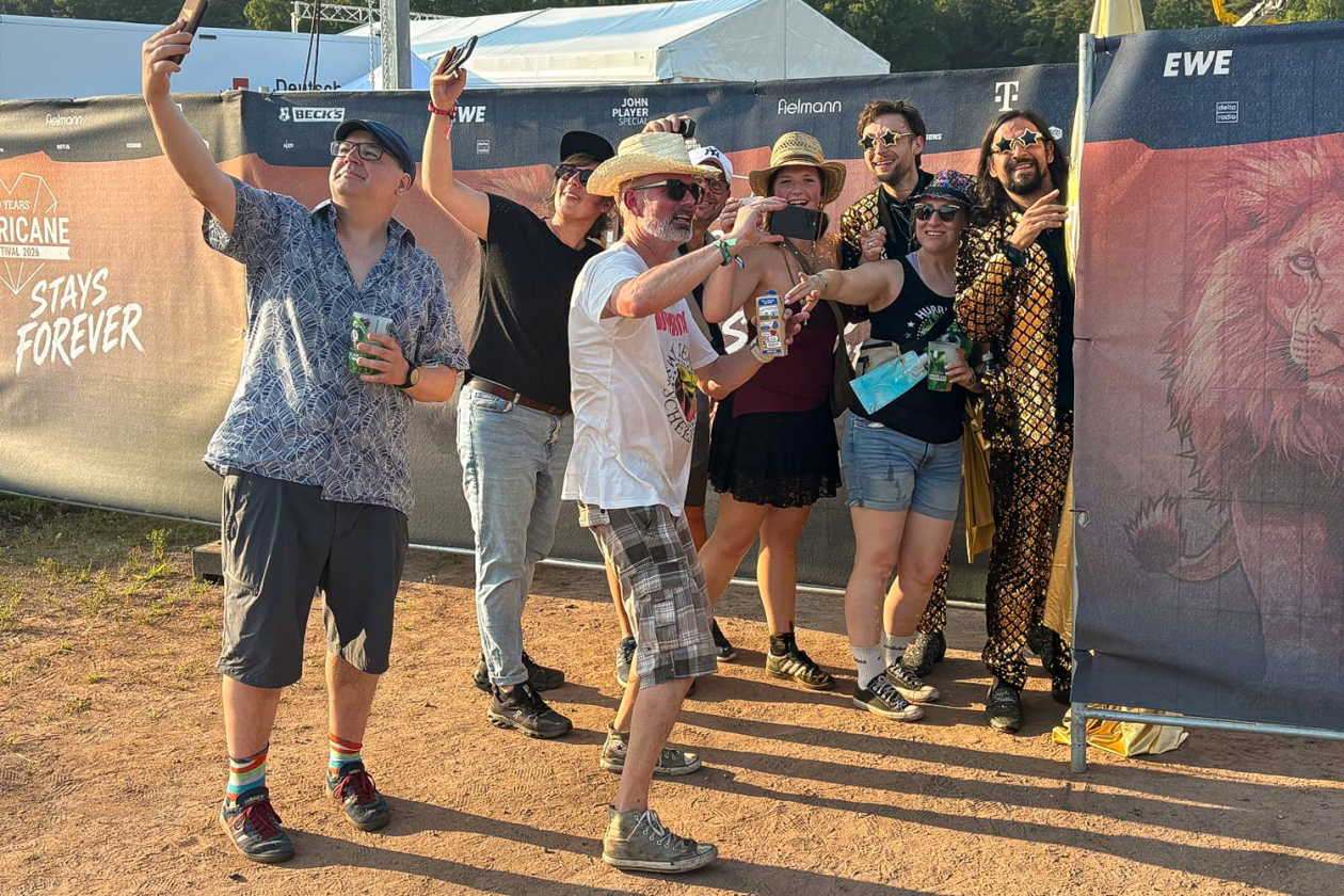 Sommer über dem Eichenring: Kraftklub, The Offspring, Donots, Yungblud u.a. feiern mit fast 80.000 Fans. – Hergezaubert.