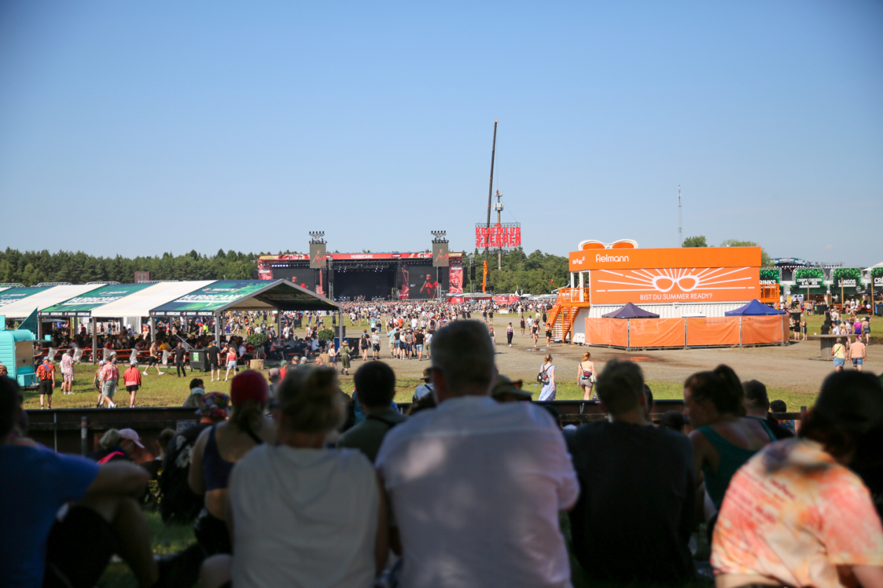 Sommer über dem Eichenring: Kraftklub, The Offspring, Donots, Yungblud u.a. feiern mit fast 80.000 Fans. – Hurricane-Überblick.