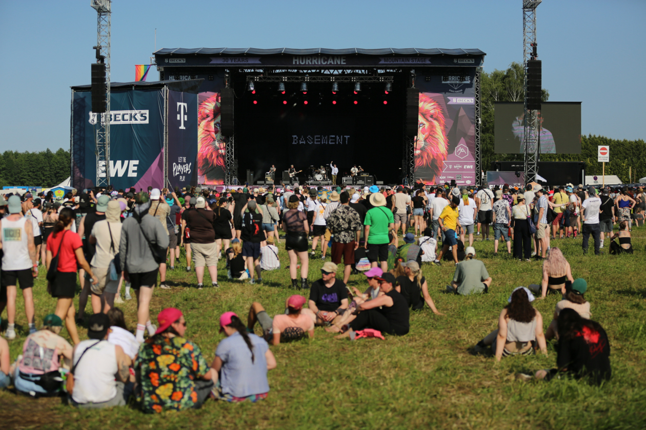 Sommer über dem Eichenring: Kraftklub, The Offspring, Donots, Yungblud u.a. feiern mit fast 80.000 Fans. – Sommer satt.