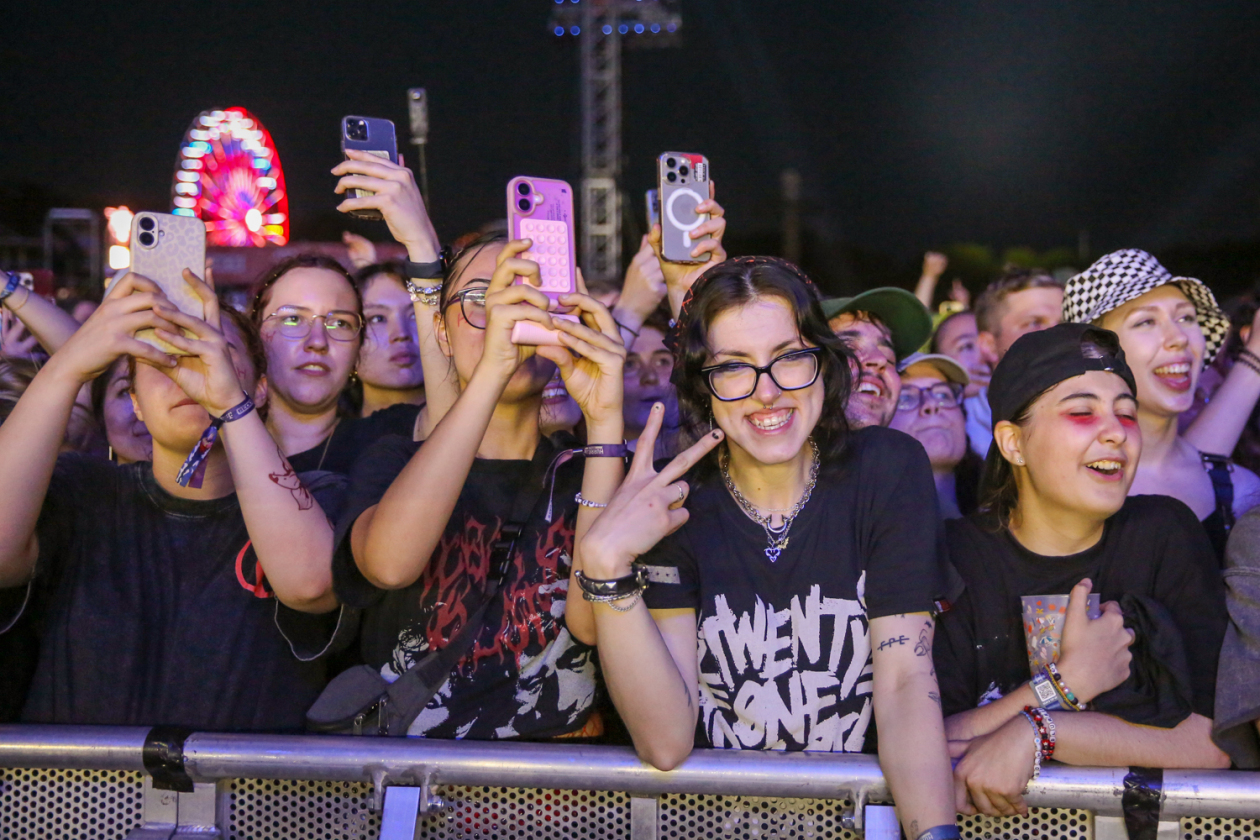 Sommer über dem Eichenring: Twenty One Pilots, Kraftklub, The Offspring, Donots, Yungblud, Nothing But Thieves u.a. feiern mit fast 80.000 Fans. – Twenty One Pilots.